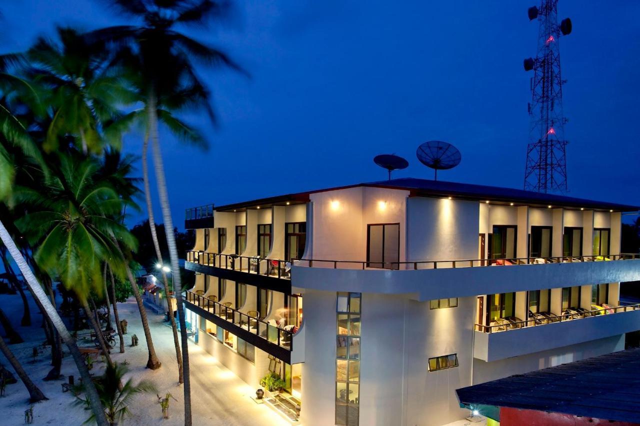 Kaani Beach Hotel At Maafushi Exterior photo